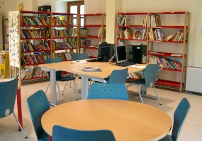 Biblioteca comunale, area per i ragazzi Biblioteca comunale, area per i ragazzi