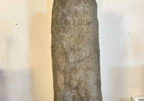 Cippo miliare in arenaria n. 2 Cippo miliare in arenaria n. 2