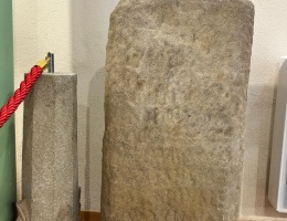 Cippo miliare in arenaria n. 4 Cippo miliare in arenaria n. 4