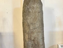 Cippo miliare in arenaria n. 2 Cippo miliare in arenaria n. 2