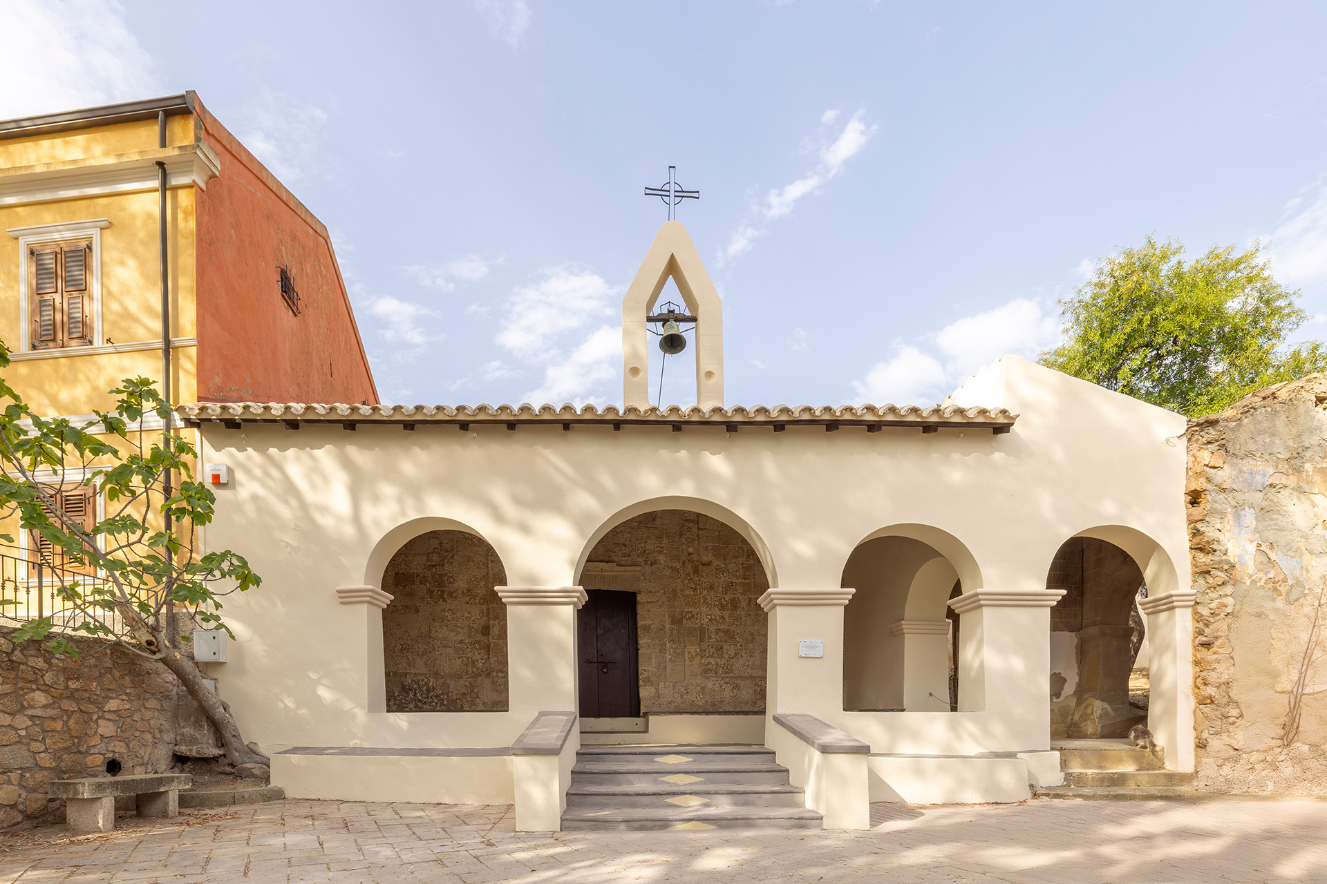 Chiesa di Santa Barbara, facciata