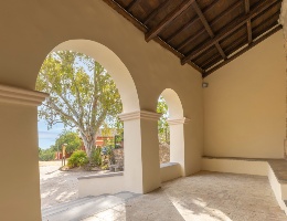 Chiesa di Santa Barbara, portico Chiesa di Santa Barbara, portico